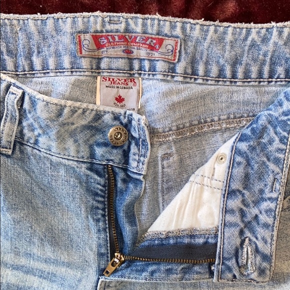 Silver Clothing Company Jeans. Size tags says 30x34 But measured at 35 in inseam - Picture 5 of 12